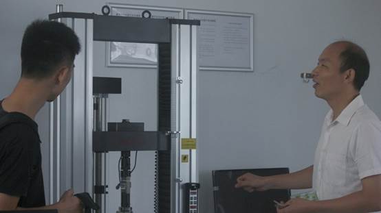 说明: D:\2019\WeChat Files\shleegzhu\Files\2017禁漫天堂
“寻访校友足迹”校友(稿件、图片)\2017禁漫天堂
“寻访校友足迹”校友(稿件、图片)\杨猛师兄\杨猛师兄 (2).jpg